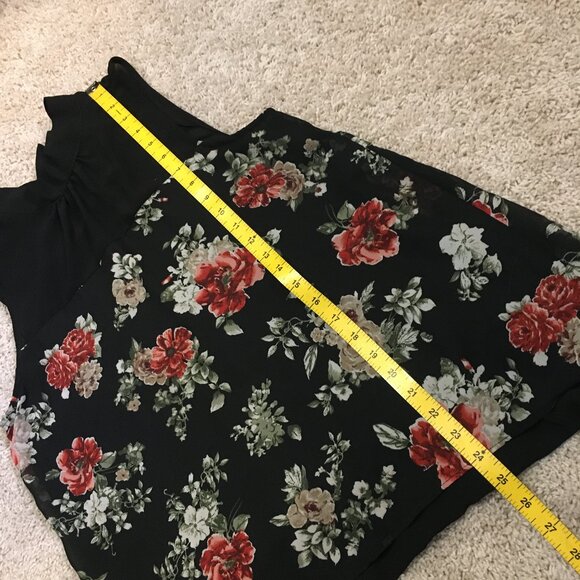 Whimsical Mockneck Tie Back Floral Sleeveless Voluminous Bilayer Blouse - Picture 16 of 16